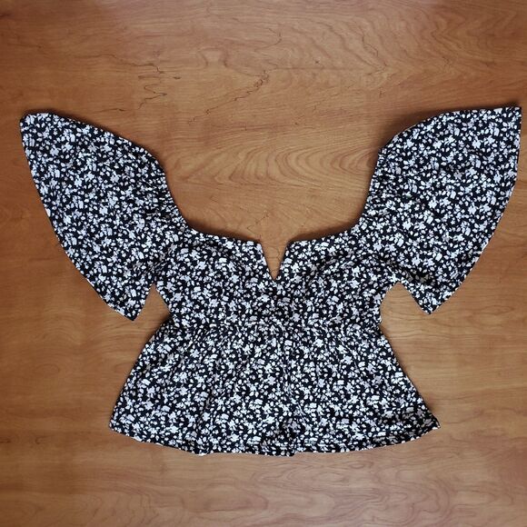 Ditsy Floral Top Size S Black White Flutter Sleeve Tie Back Empire Waist Cottage - Picture 9 of 14